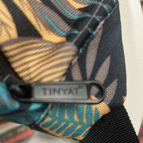 Tinyat Fanny Pack NWOT Floral multi Color lots of space inside - Picture 8 of 8